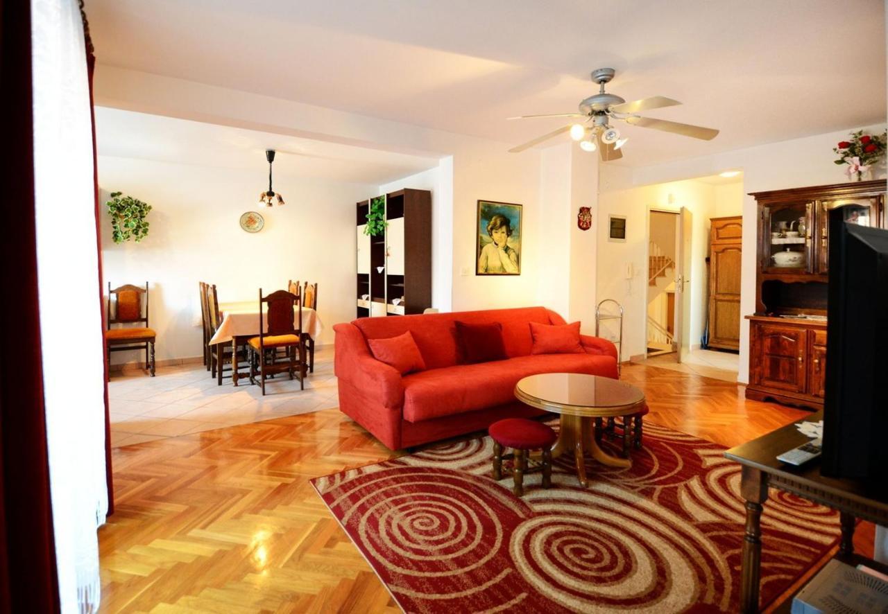 Filipin Apartment *
